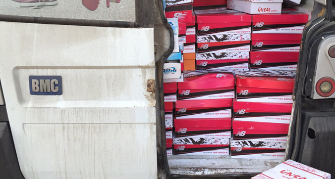 Malatya Arapgir'de Yapılan Minibüs Aramasında 6 Bin Karton Kaçak Sigara Bulundu