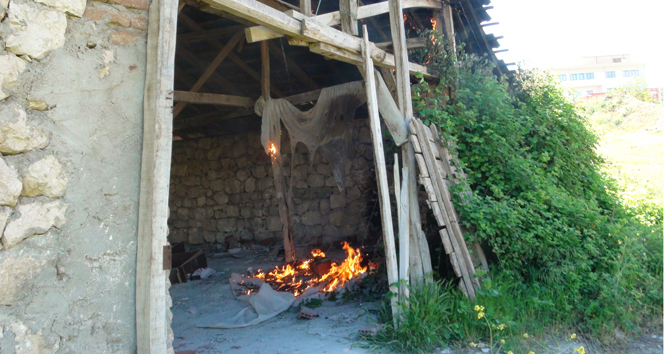Bilecik Merkez Ertuğrulgazi Mahallesi'nde Metruk Evde Yangın Paniğe Neden Oldu