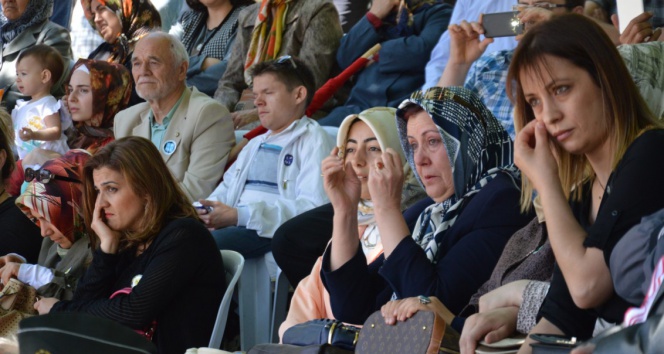 Bursa Orhangazi'de Öğrenci Cansın Karaca'nın Şiiri Herkesi Duygulandırdı