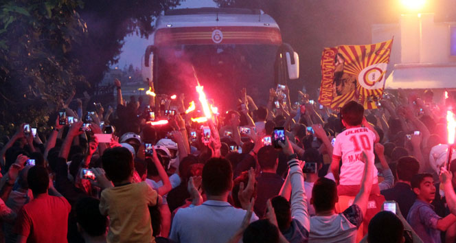 Galatasaray, Adana'da Mersin İdmanyurdu Maçına Hazırlanıyor