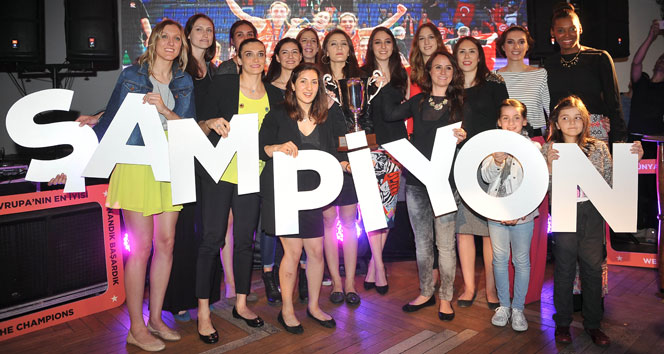 Eczacıbaşı VitrA, Dünya Voleybol Kulüpler Şampiyonu Olmasının Ardından Kutlama Gerçekleştirdi