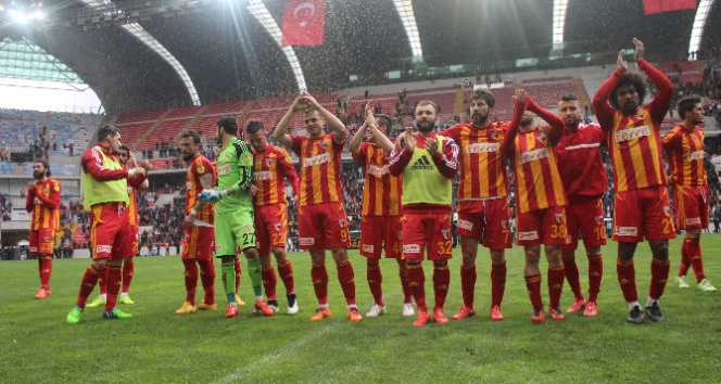 Kayseri'de Şampiyon Kayserispor'un Seyircisiz Oynama Cezası 1 Maç Ertelendi
