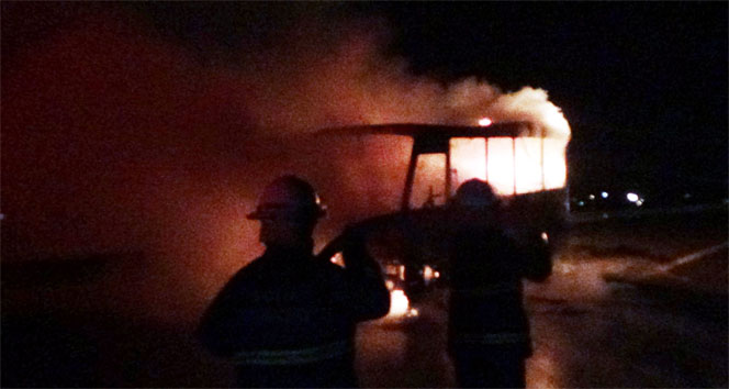 Bolu Tem Otoyolu'nda Sıfır Kilometre Minibüs Yolda Alev Aldı