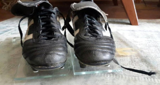 İstanbul'da Hagi'nin UEFA Kupası'nı Kazandıran Kramponları 35 Bin TL'ye Satılıyor