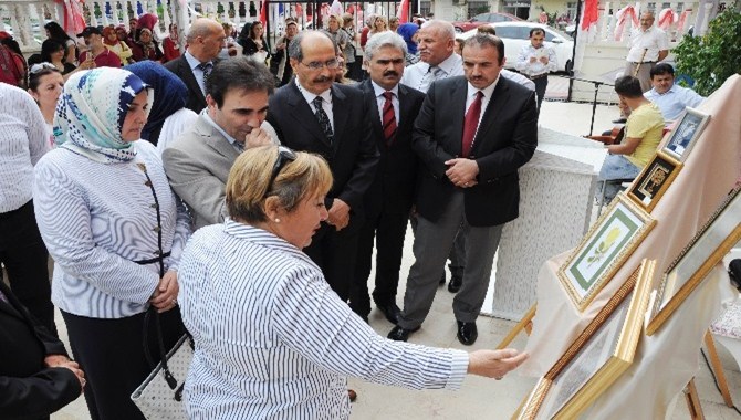 Mersin Erdemli'de Üniversiteli Kız Öğrencilerin Tezhip Sergisi Büyük İlgi Gördü