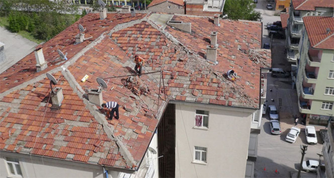 Aksaray Merkez'de Çatıda Çalışan İşçilere Güvenlik Önlemi Alınmadı
