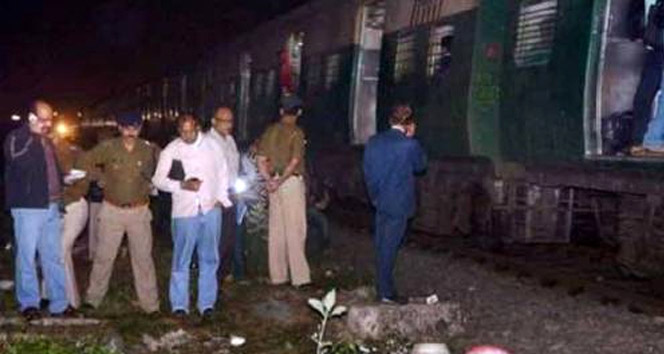 Hindistan Batı Bengal'de Yolcu Treninde Bomba Patladı, 15 Yaralı