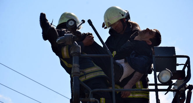 Tekirdağ Ergene'de Bir Tekstil Fabrikasında Yangın Çıktı, 3 Kişi Dumandan Etkilendi