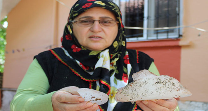 Antalya Döşemaltı'nda Bir Ev Üzerine Buz Kütlesi Düşmesi Sonucu Çatı Hasar Gördü