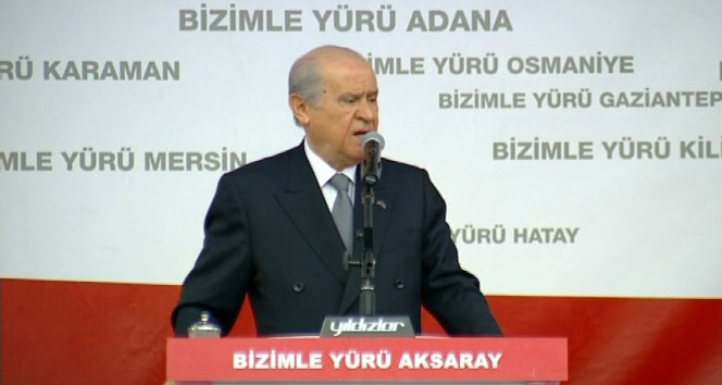 Devlet Bahçeli, Aksaray'da gerçekleştirilen mitingde yeni anayasa müjdesi verdi.