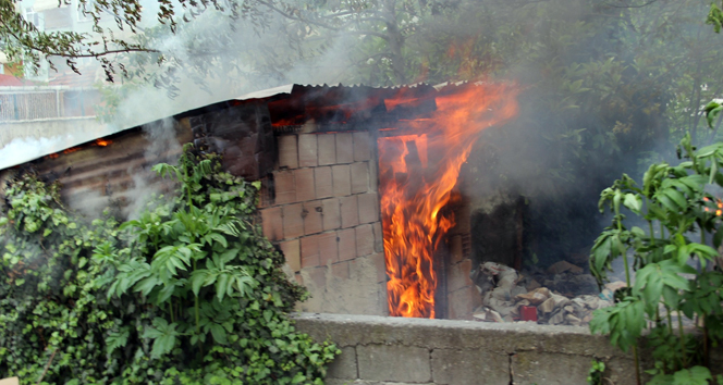 Samsun Çarşamba'da Depo Yangınında Maddi Zarar Oluştu