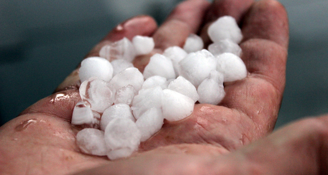 Kahramanmaraş Merkez'de Ceviz Büyüklüğünde Dolu Yağışı Görüldü