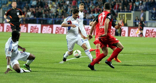 Karabük'te Kardemir Karabükspor ile Eskişehirspor Maçında 2-2 Beraberlik Sağlandı
