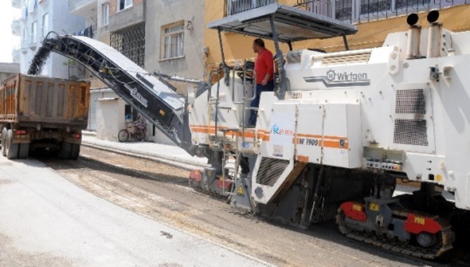 Mersin Akdeniz'de Eski Asfaltın Yeniden Değerlendirilmesi İçin Çalışmalar Başladı