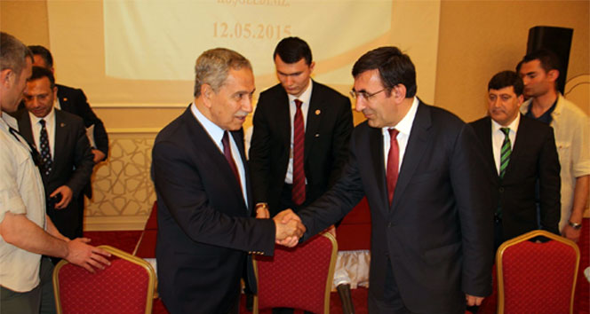 Bülent Arınç, Diyarbakır'da STK Temsilcileri ve Kanaat Önderleriyle Yemekte Buluştu