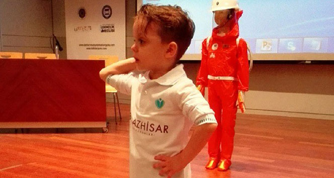 İstanbul Sarıyer'de 5 Yaşındaki Ahmet Yiğit Başoğlu, Soma'dan Etkilenerek Özgün Kıyafet Tasarladı