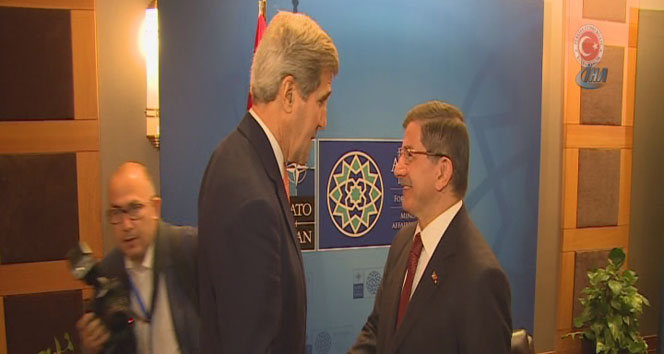 Antalya'da Davutoğlu, ABD Dışişleri Bakanı Kerry'yi Kabul Etti
