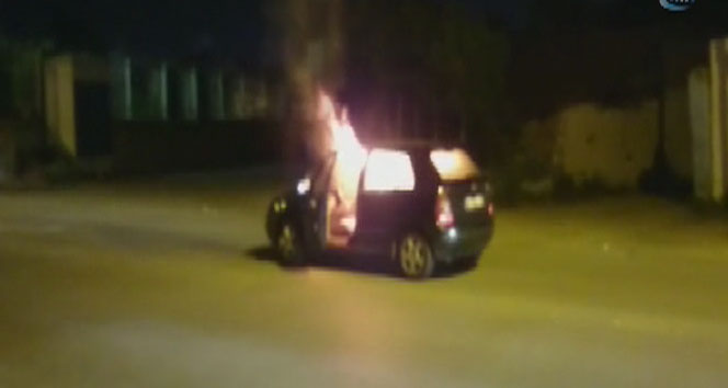 Ankara Yenimahalle'de Öğrenci Yurdunun Önünde Otomobil Yangını Çıktı