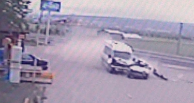 Elazığ'da Minibüs ve Otomobil Çarpıştı, 4 Yaralı