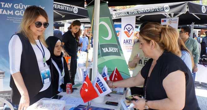 İstanbul Aydın Üniversitesi Kariyer Fuarı, 9. kez Florya Yerleşkesi'nde gerçekleştirildi.