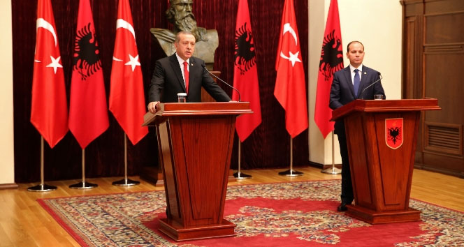 Cumhurbaşkanı Erdoğan, Avrupa'nın kaçak göçmenlere karşı tutumunu eleştirerek, bu sorunun çözümünde gelişmiş ülkelerin sorumluluklarını hatırlattı.