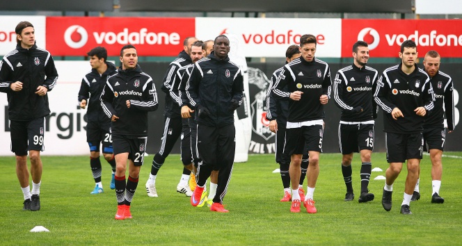 Beşiktaş, Manisa'da Akhisar Belediyespor ile Oynayacağı Maç İçin Kafilesini Açıkladı