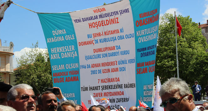 Kütahya'da AK Parti Mitinginde Davutoğlu'na Hoşgeldin Pankartı Asıldı