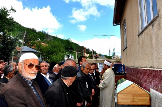 Giresun Yağlıdere'de Hayatını Kaybeden Mehmet Önal Toprağa Verildi