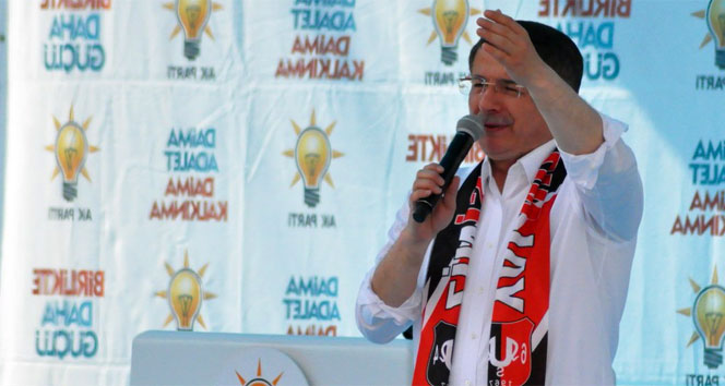 Başbakan Ahmet Davutoğlu, Uşak'taki mitinginde önemli mesajlar verdi ve gündemdeki konulara değindi.