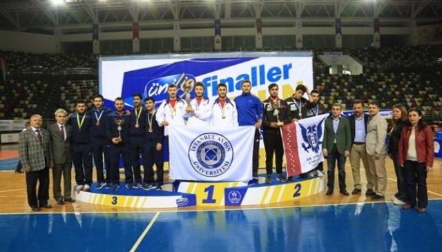 Ünilig'de İstanbul Aydın Üniversitesi Erkekler Masa Tenisi Şampiyonu Oldu