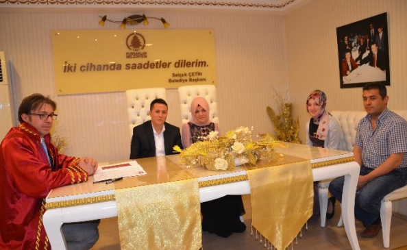 Pursaklar'da 5 Mayıs 2015'te 17 Çiftin Nikâhı Kıyıldı
