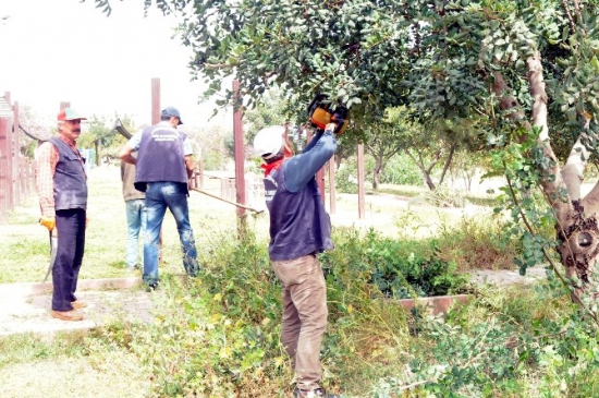 Mersin Akdeniz Belediyesi Bahar Temizliği Kampanyası Düzenledi