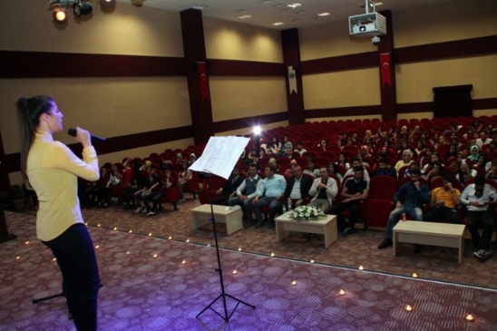 Karamanoğlu Mehmetbey Üniversitesi'nde Şiir Dinletisi Düzenlendi