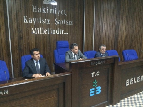 Edremit'te Başkan Saka, Daire Müdürleriyle Toplantı Yaptı