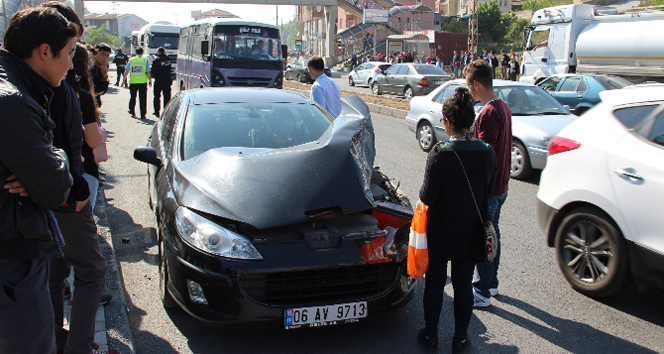 Zonguldak Ereğli'de Yolun Karşısına Geçmeye Çalışan Öğrenciye Otomobil Çarptı