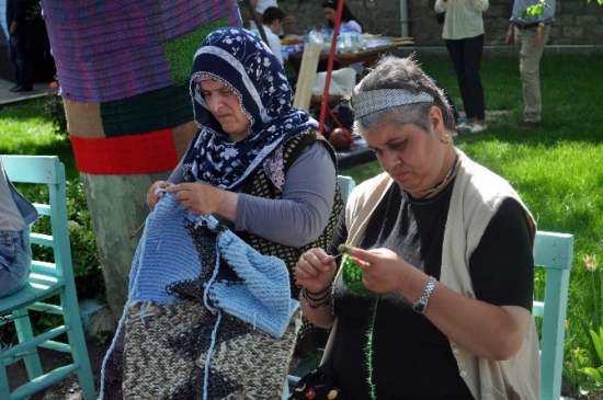 Darülaceze'de Gerçekleşen Hıdırellez Şenliği'nde Gençler ve Yaşlılar Bir Araya Geldi