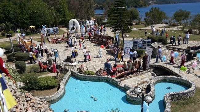 Marmaris Aksaz'da Düzenlenen Bahar Şenliğinde El Sanatları Sergisi İlgi Gördü