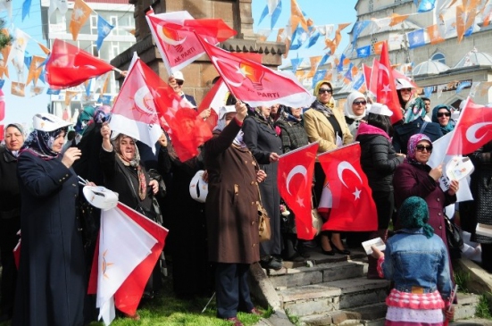 Erciş'te AK Parti Seçim Bürosu Coşkuyla Açıldı ve Prof. Dr. Ömer Çaha Konuştu