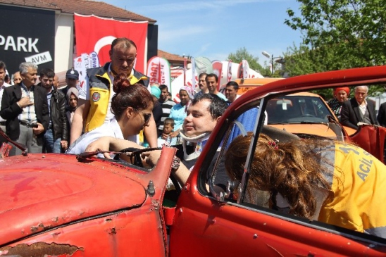 Bartın Merkez'de Karayolu Trafik Güvenliği Haftası Kapsamında Kurtarma Tatbikatı Yapıldı
