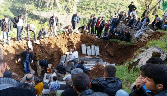 Hakkari Merkez'de Zap Suyuna Düşen Araçta 5 Kişi Son Yolculuğuna Uğurlandı