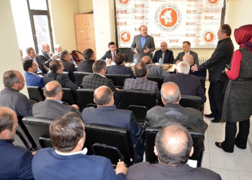 Trabzon'da Muhtarlarla Toplantı Düzenleyen Başkan Gümrükçüoğlu Yatırımları Açıkladı