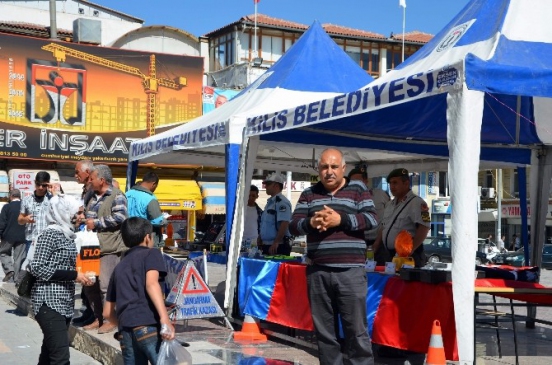 Kilis Merkezde Uluslararası Karayolu Trafik Günü İçin Stant Açıldı