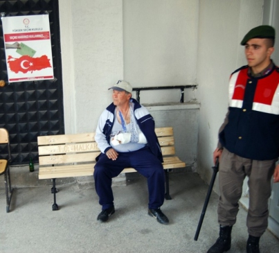 Tekirdağ Malkara'da Yolda Önü Kesilen Adam Sopa ile Darp Edildi