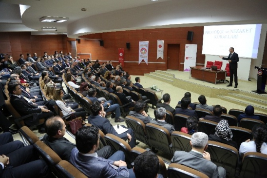 Kayseri Merkez'deki Kamu Kurumları İçin Protokol ve Nezaket Semineri Yapıldı