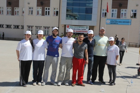 Kocaeli Gölcük'te Öğrenciler İçin İki Yeni Spor Sahası Yapıldı