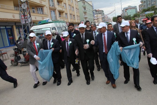 Iğdır'da Protokol ve Öğrenciler Temiz Çevre İçin Bir Araya Geldi