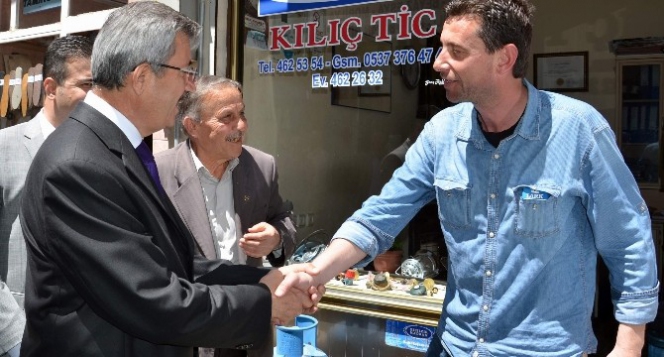 Zeynel Balkız, Manisa Demirci'de Kütüphane ve Esnaf Ziyaretinde Bulundu