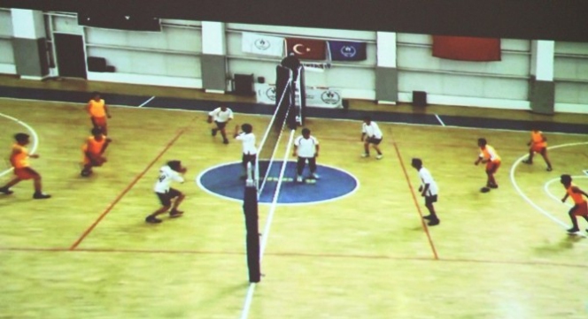 Van Erciş'te Beden Eğitimi Öğretmeni Beyhan Demir'in Tanıttığı Beybol Sporuna İlgi Büyüyor