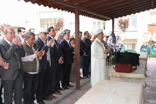 Nevşehir'de Diş Hekimi Cezmi Parmaksız’ın Cenazesi Toprağa Verildi