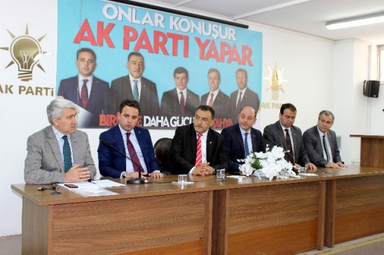 AK Parti Kütahya'da Yöneticiler, Seçim Çalışmalarını Gözden Geçirdi